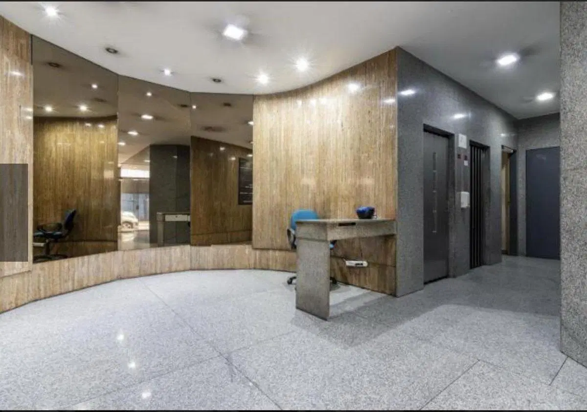 VENTA OFICINA SAN NICOLAS A RECICLAR PISO ALTO 4