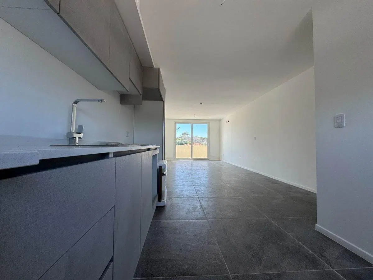 Dpto 3 amb en venta en Pilar c/balcón terraza 2