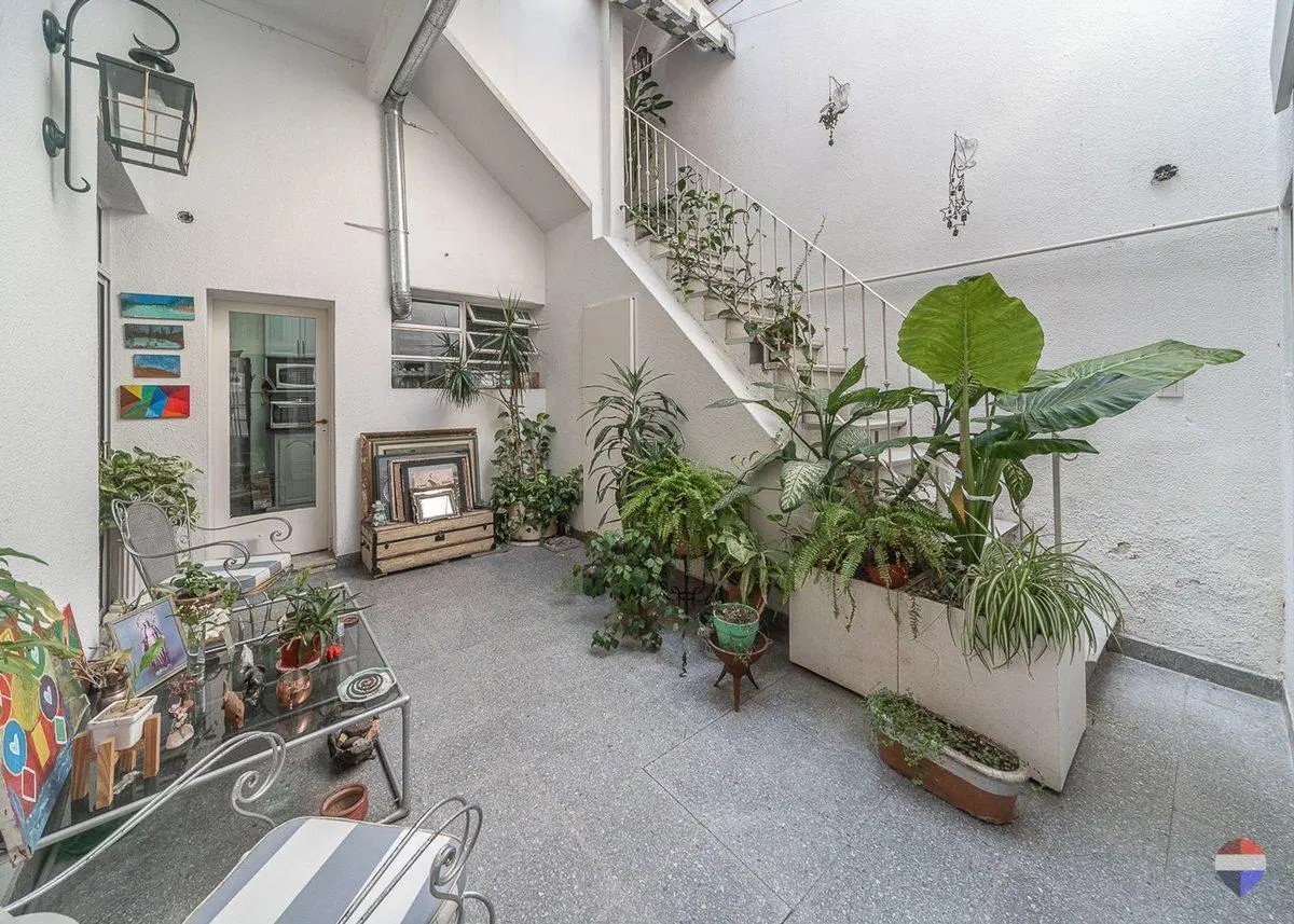 VENTA CASA 6 AMBIENTES COCHERA PATIO COLEGIALES 4