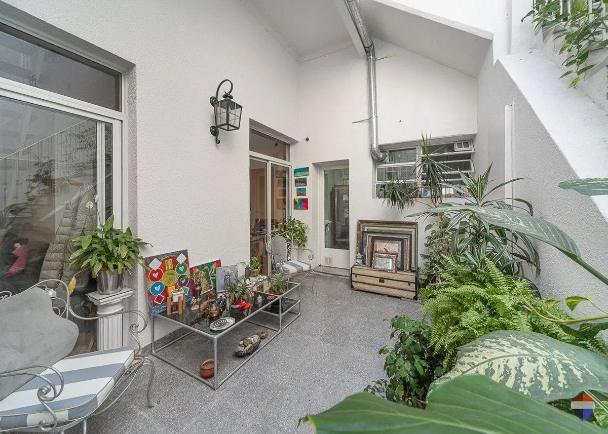 VENTA CASA 6 AMBIENTES COCHERA PATIO COLEGIALES 5