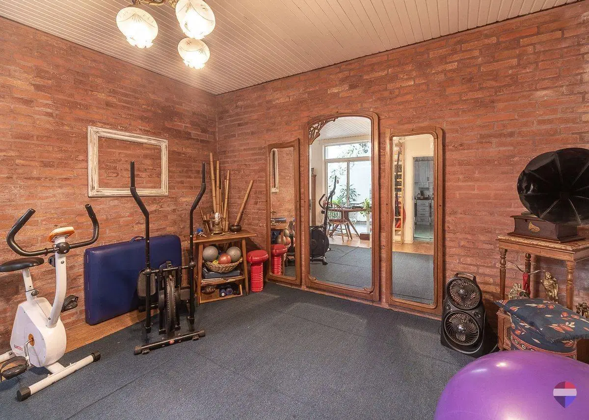 VENTA CASA 6 AMBIENTES COCHERA PATIO COLEGIALES 3