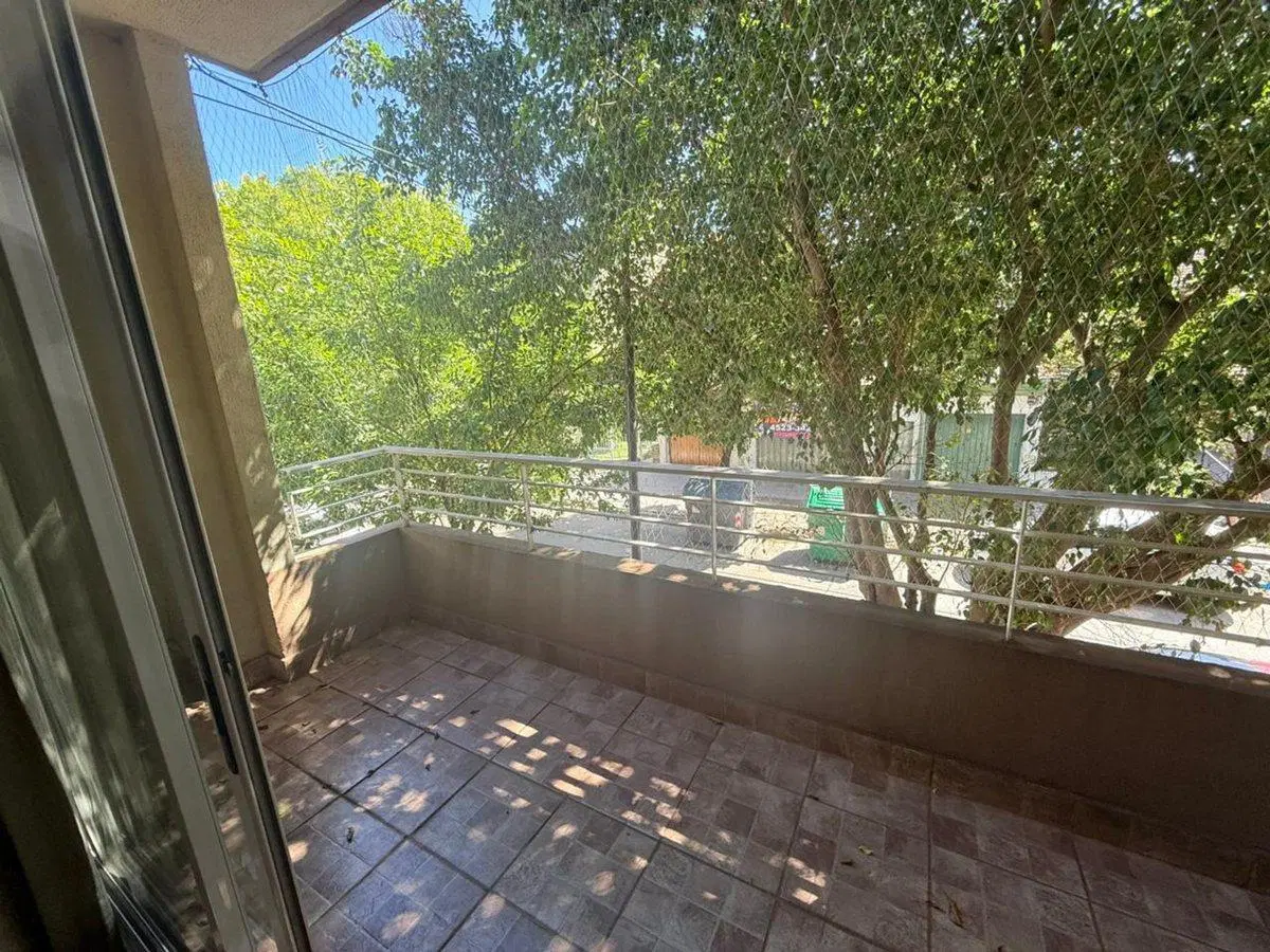 Venta monoambiente Villa urquiza con cochera. 2