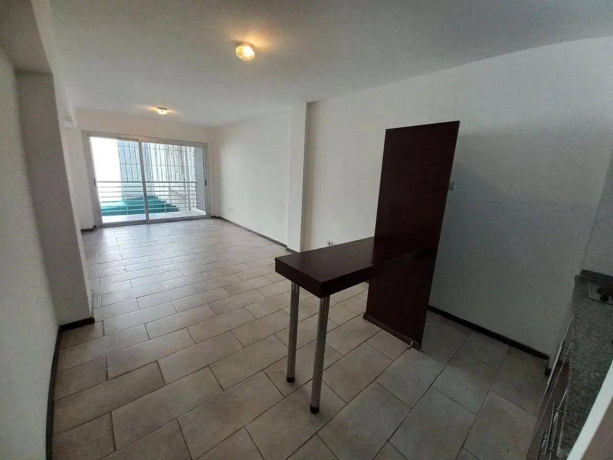 Monoambiente a la venta en Almagro,  con cochera. 5