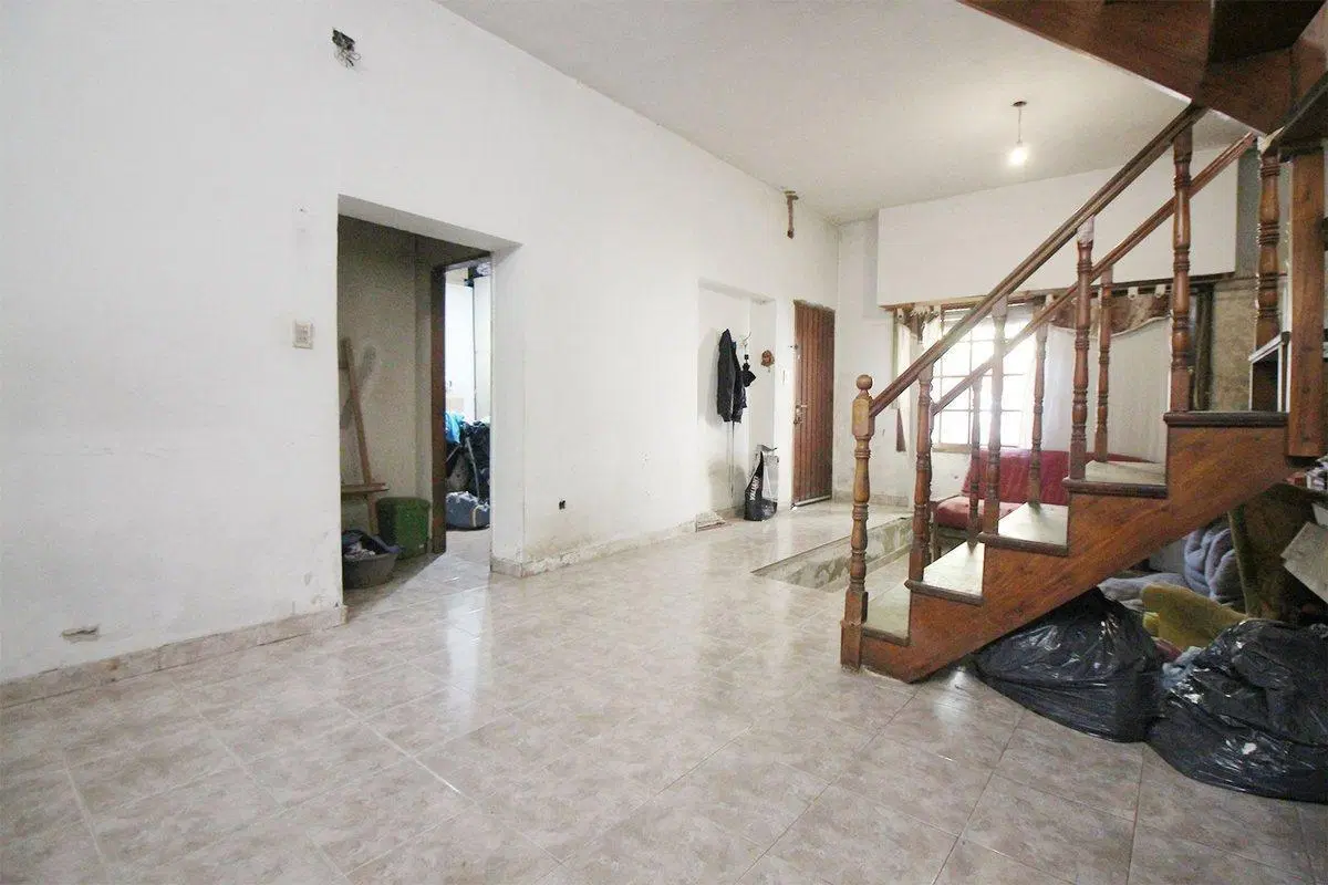CASA 5 AMB CON GRAN JARDÍN Y PILETA LOTE PROPIO 2