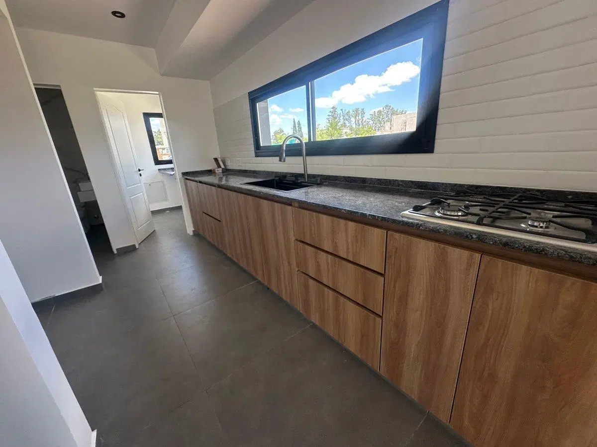 VENTA CASA A ESTRENAR SANTA SOFIA 4 AMBIENTES 5