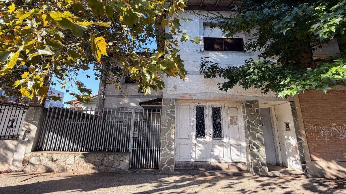 Casa en venta, 5 amb, Santos Lugares con pileta