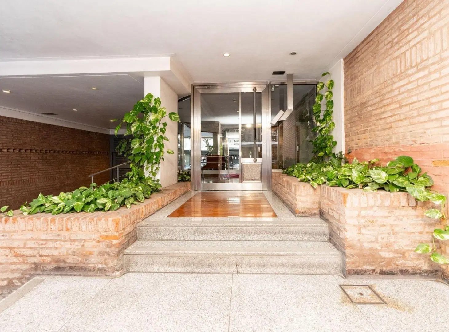 VENTA BELGRANO PISO 4 AMB JARDIN PATIO 2 COCH 5