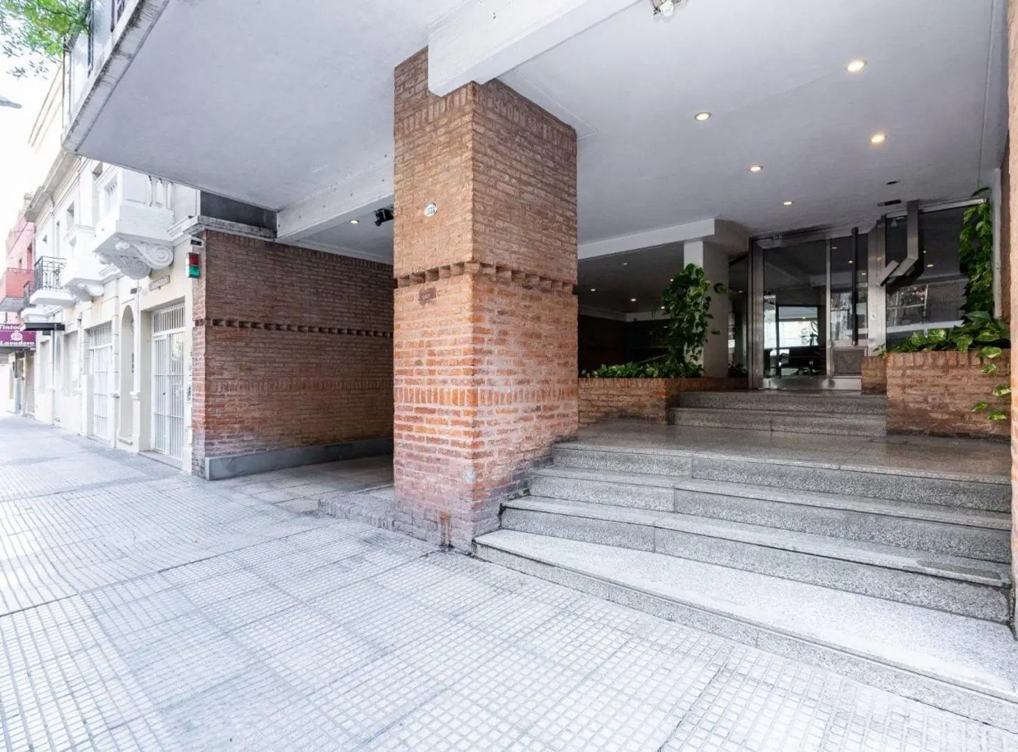 VENTA BELGRANO PISO 4 AMB JARDIN PATIO 2 COCH 4