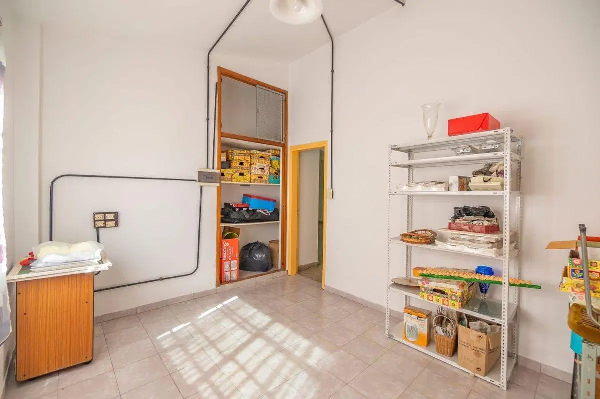 Venta Casa 4 ambientes con galpon Lomas de Zamora 4