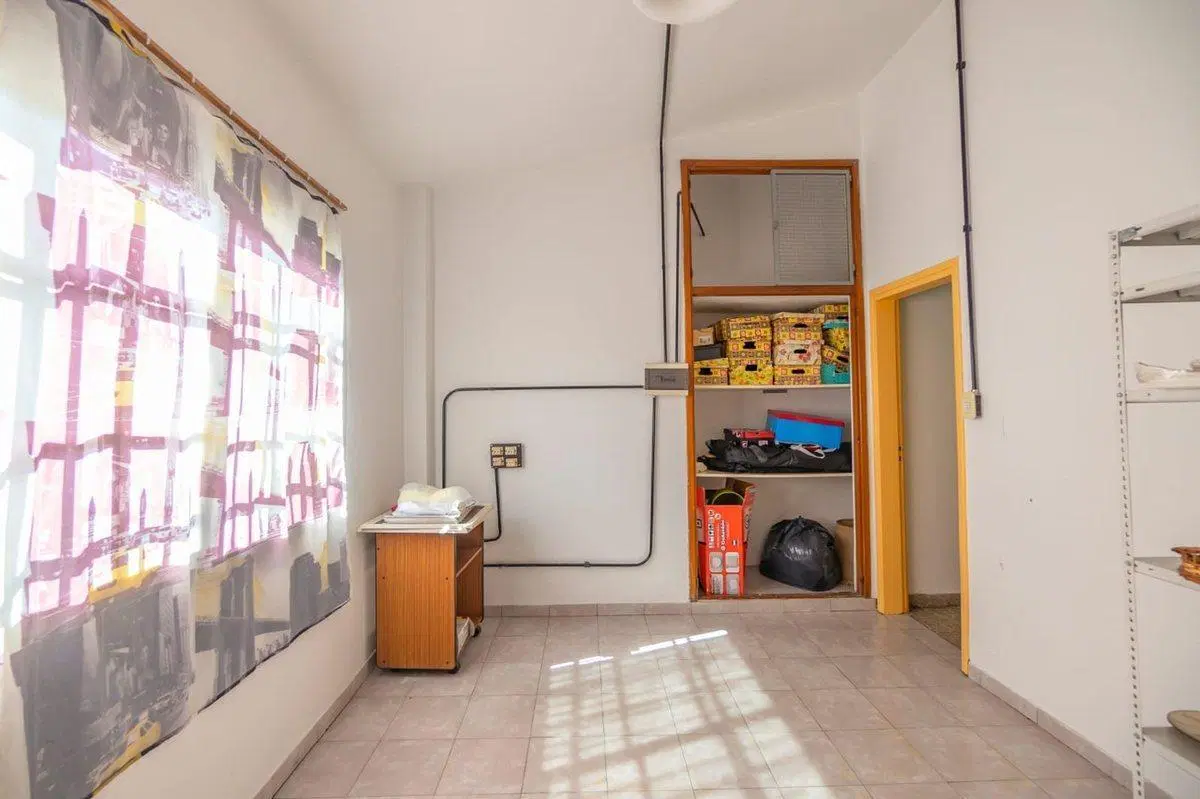 Venta Casa 4 ambientes con galpon Lomas de Zamora 3