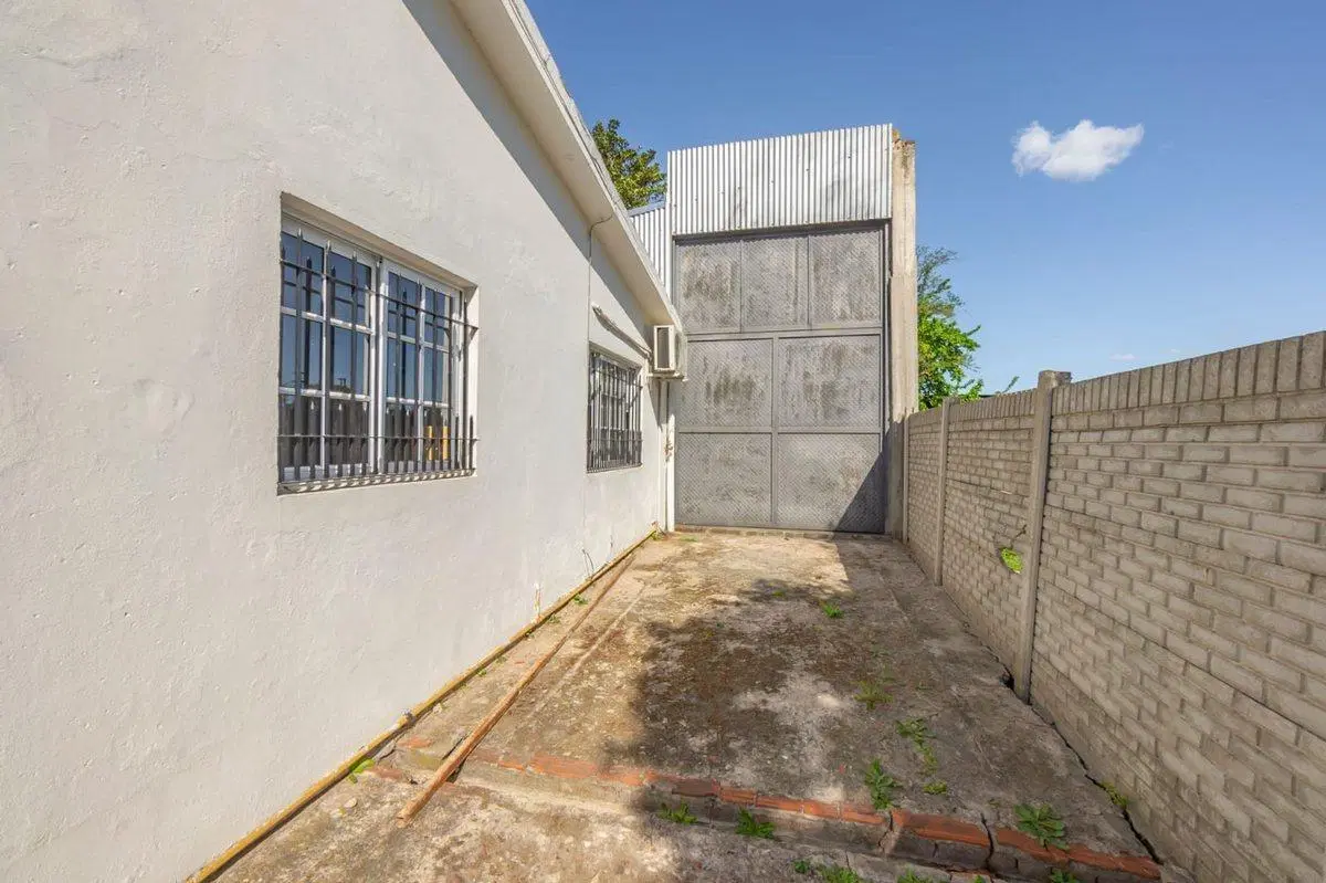 Venta Galpon comercialcon vivienda Lomas de Zamora 2