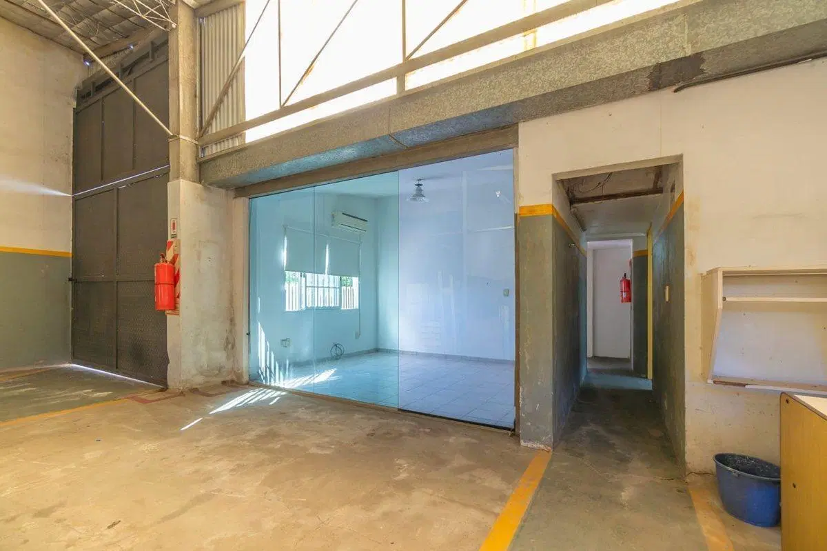 Venta Galpon comercialcon vivienda Lomas de Zamora 4