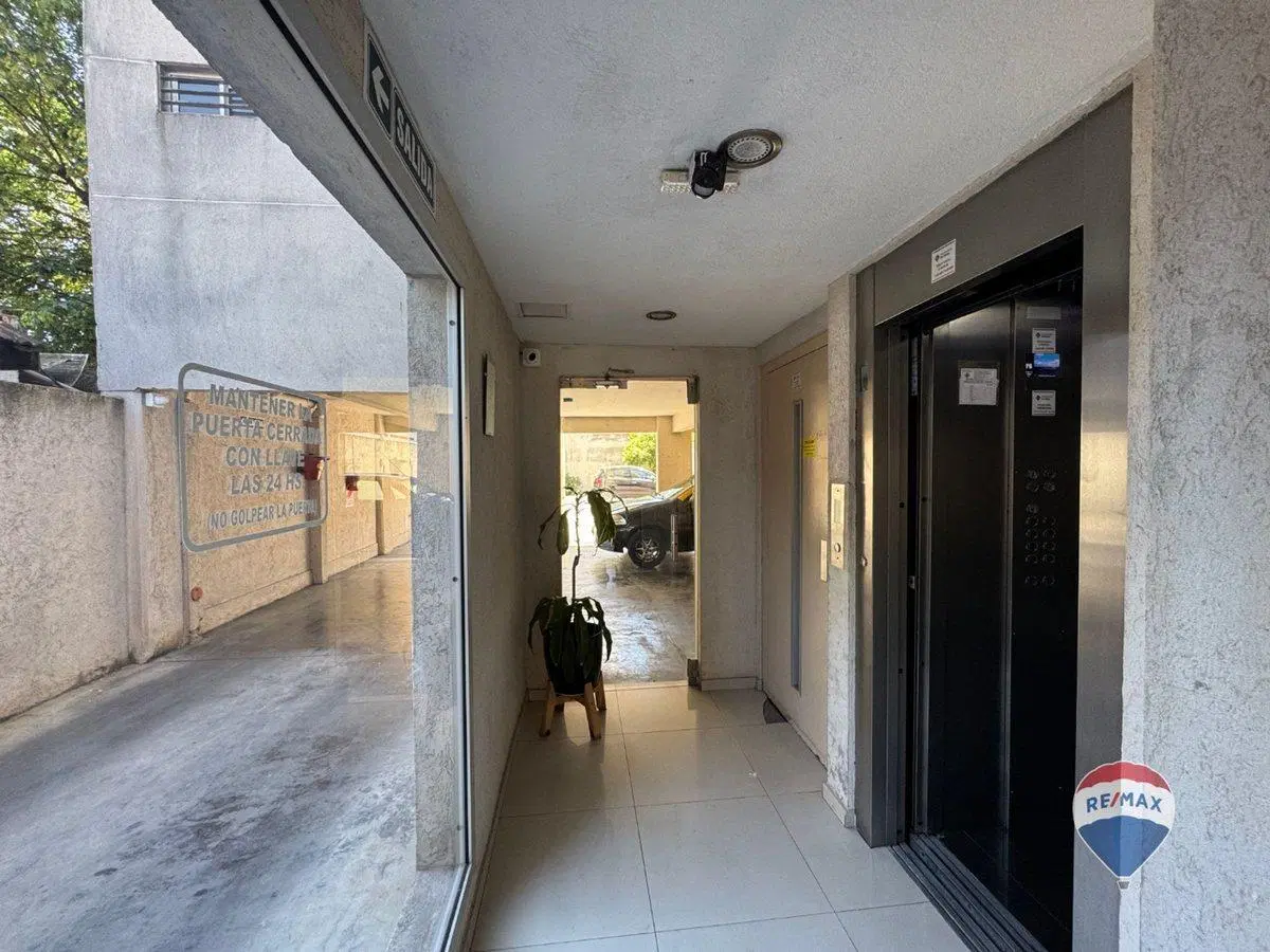 MONOAMBIENTE EN VENTA MORON COCHERA APTO PROF 5
