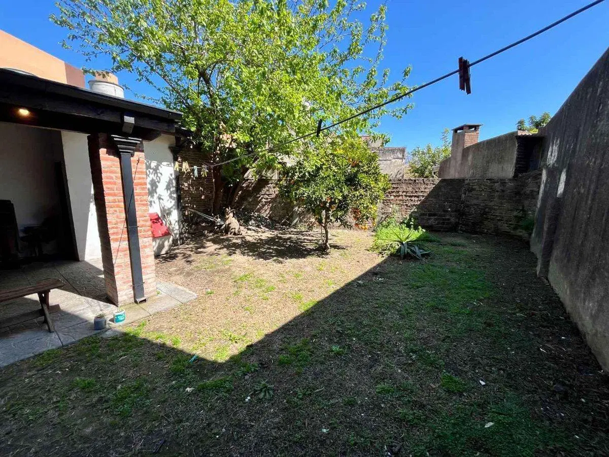 Venta Casa c/Parque, quincho, cochera. Lanús Oeste 3