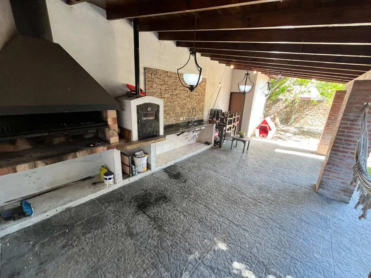 Venta Casa c/Parque, quincho, cochera. Lanús Oeste 5
