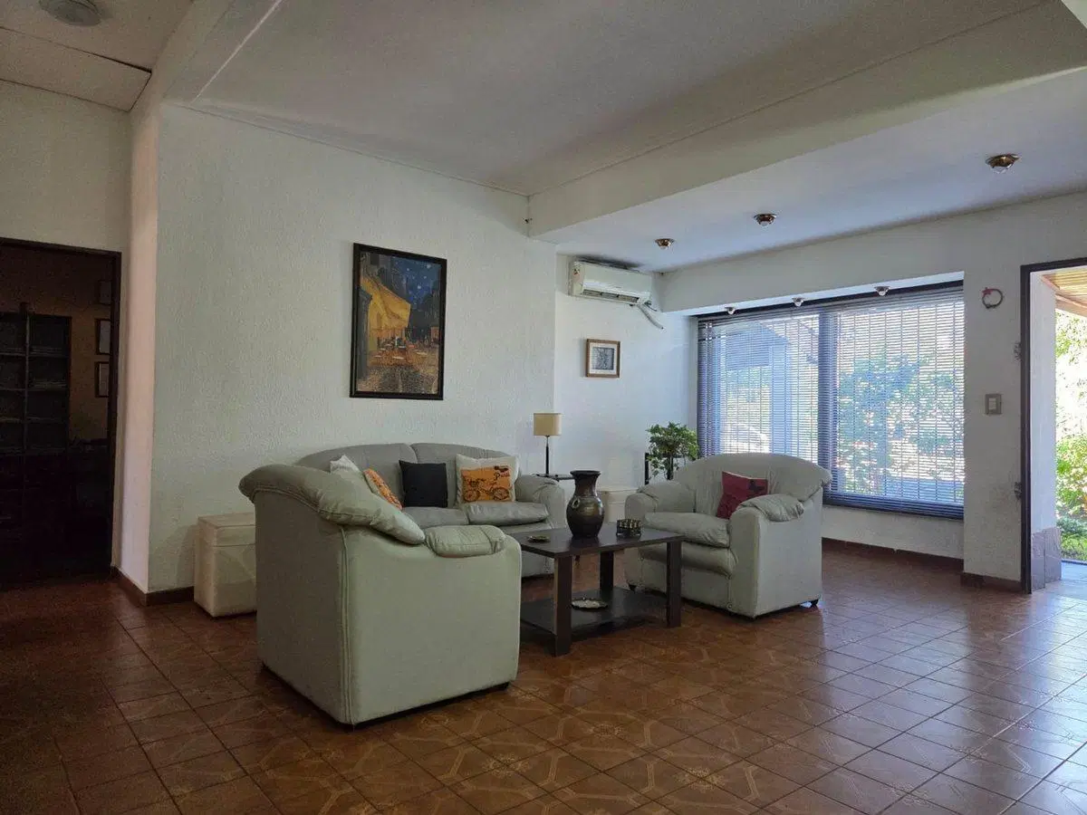 Venta casa 6 ambientes en Haedo 3