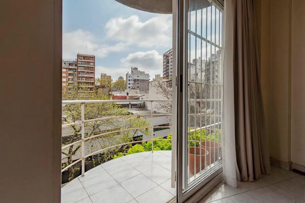 Venta Depto 2 amb c/balcón y cochera. Almagro 4