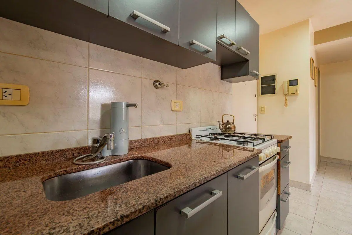 Venta Depto 2 amb c/balcón y cochera. Almagro 5