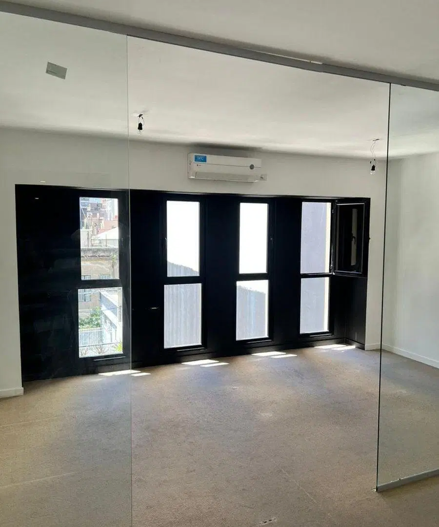 VENTA OFICINA TRIBUNALES CON AMENITIES CON RENTA 3