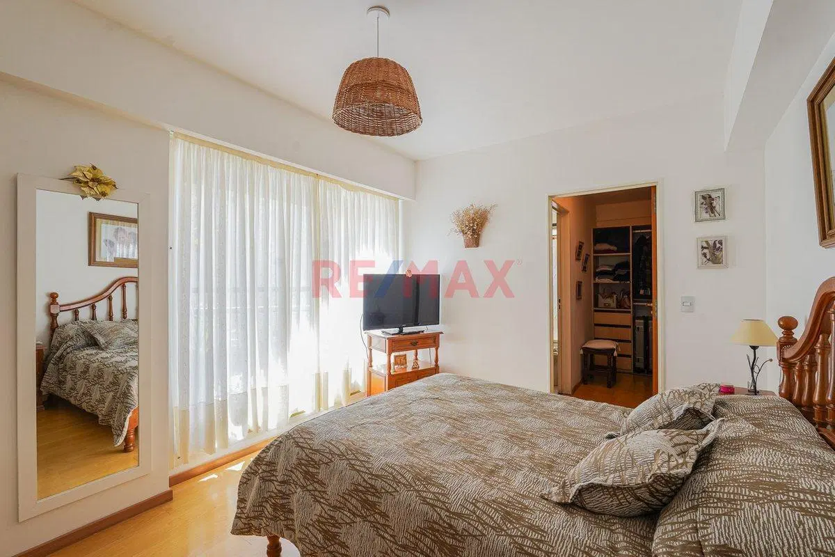 DEPARTAMENTO 4 AMBIENTES CON COCHERA A LA VENTA 5