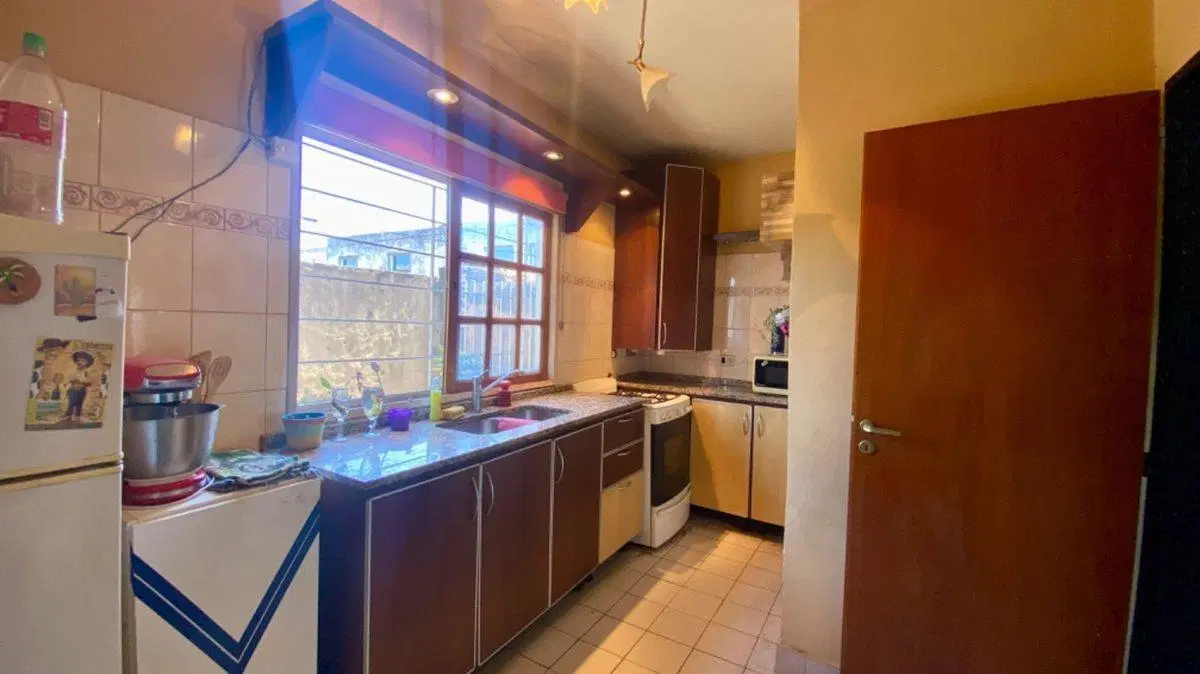 Triplex 3 amb en venta con cochera, Santos Lugares 2
