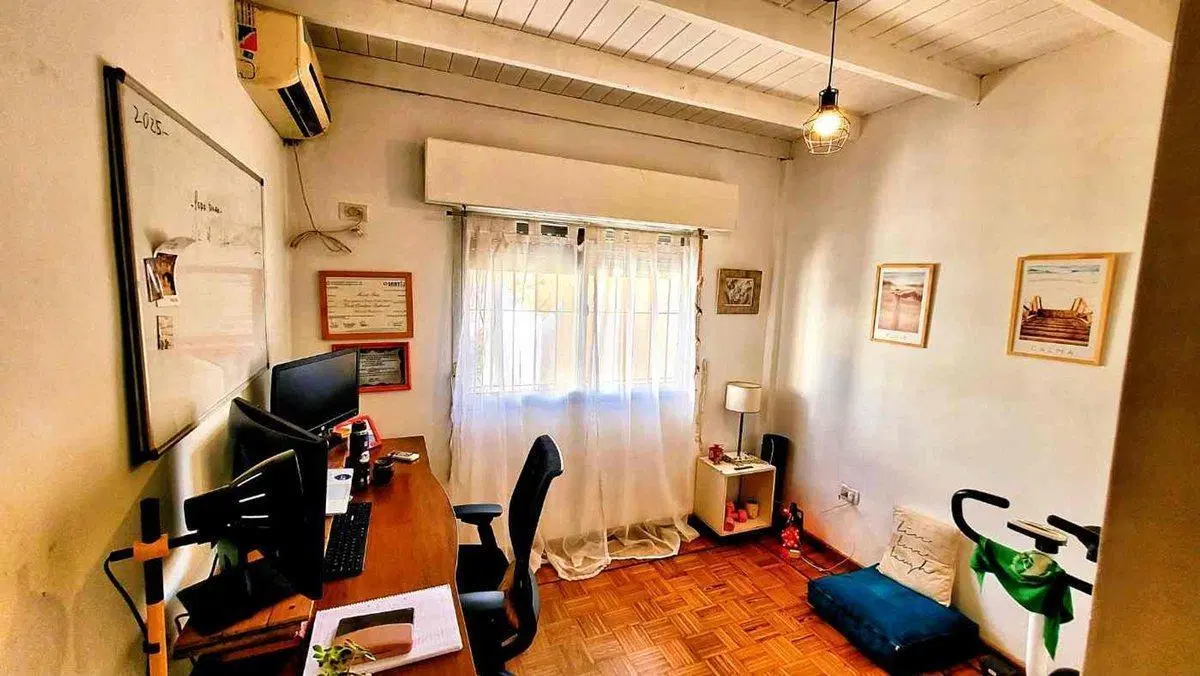 CASA 4 ambientes en venta con JARDIN y PILETA 8