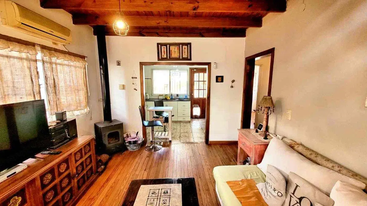 CASA 4 ambientes en venta con JARDIN y PILETA 3