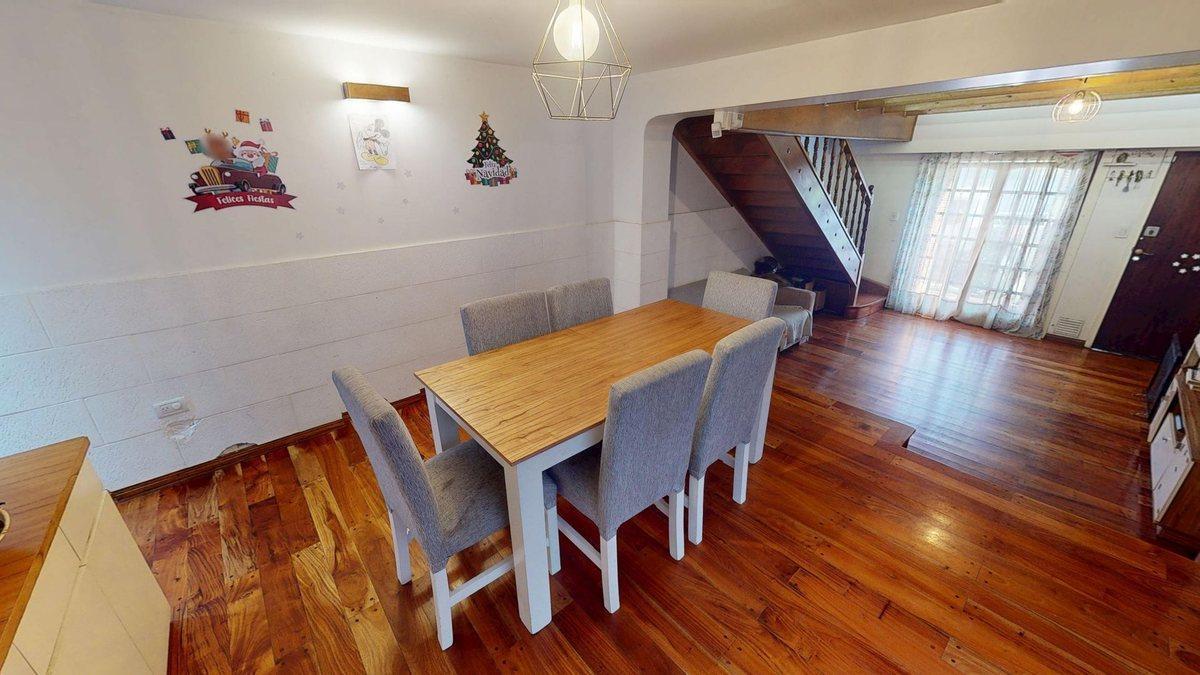 Foto de CASA TRIPLEX en venta con TERRAZA y QUINCHO, imagen 3