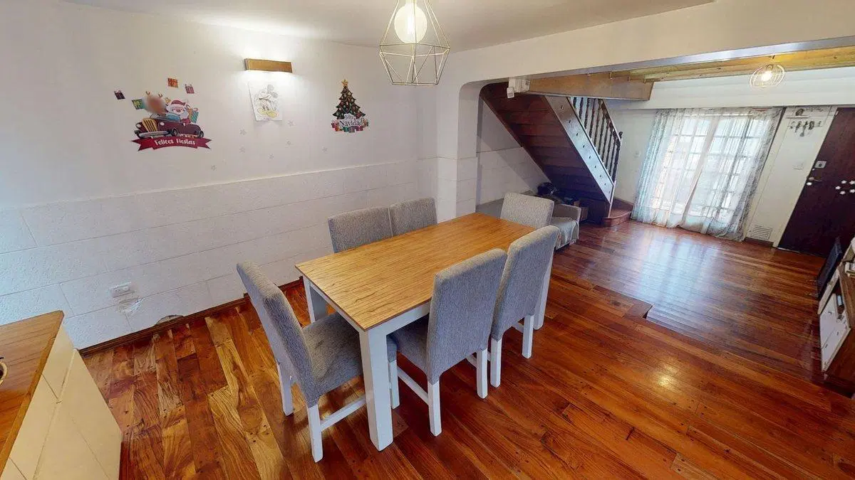 CASA TRIPLEX en venta con TERRAZA y QUINCHO 2