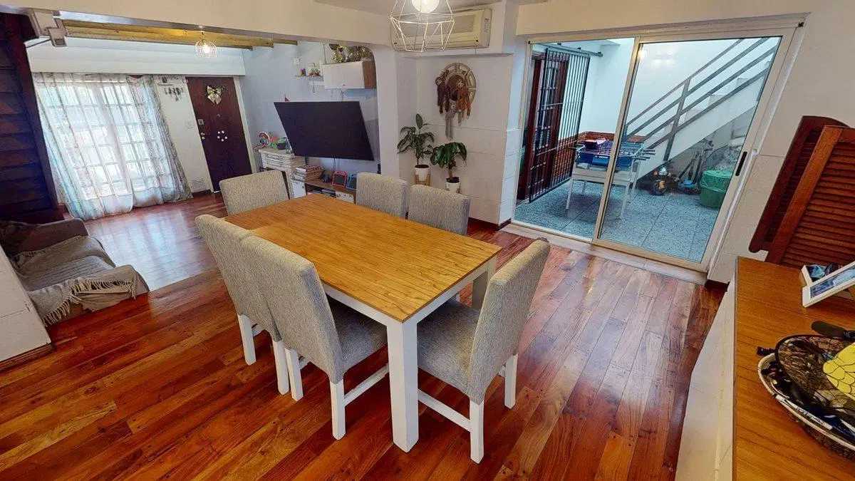 CASA TRIPLEX en venta con TERRAZA y QUINCHO 5