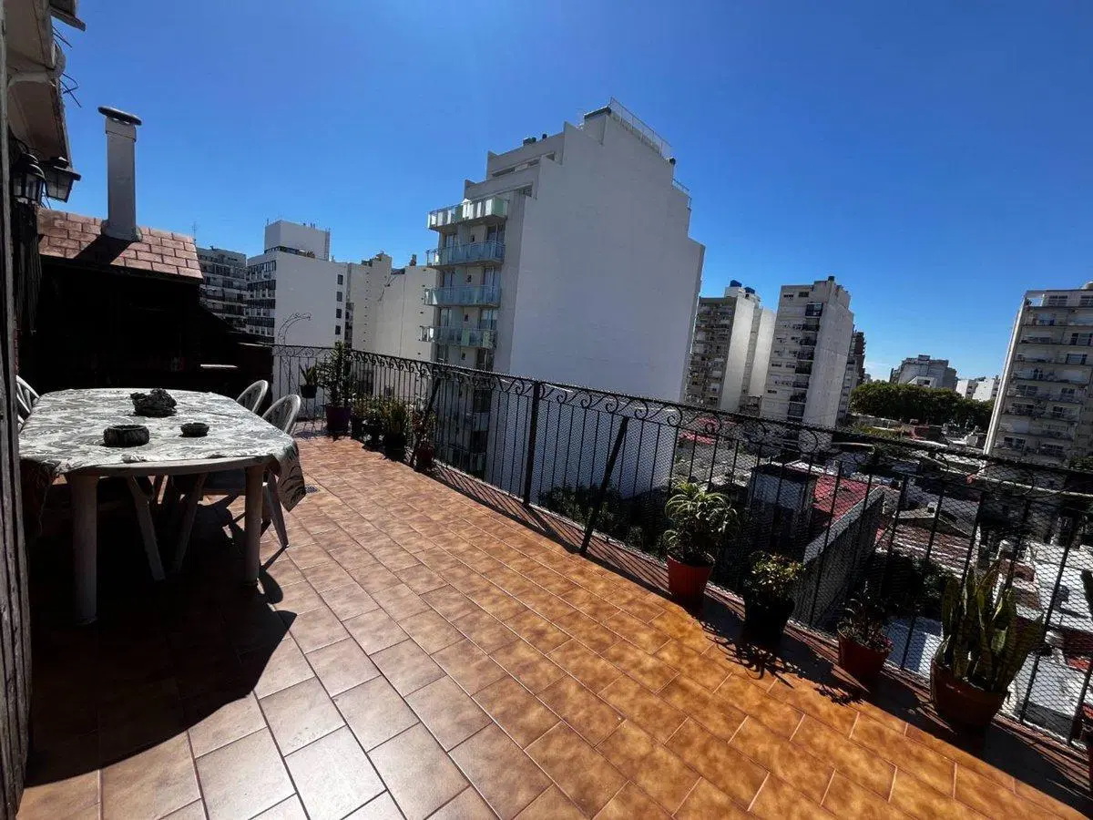 Venta depto 2 amb con balcón aterrazado. Caballito 2