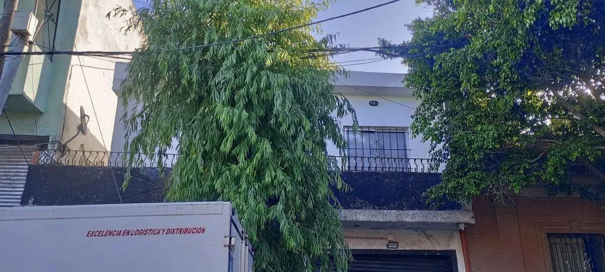 Galpón de 285 mts cub en venta en La Tablada c/Ofi 2