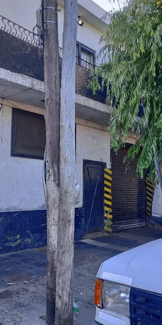 Galpón de 285 mts cub en venta en La Tablada c/Ofi 4