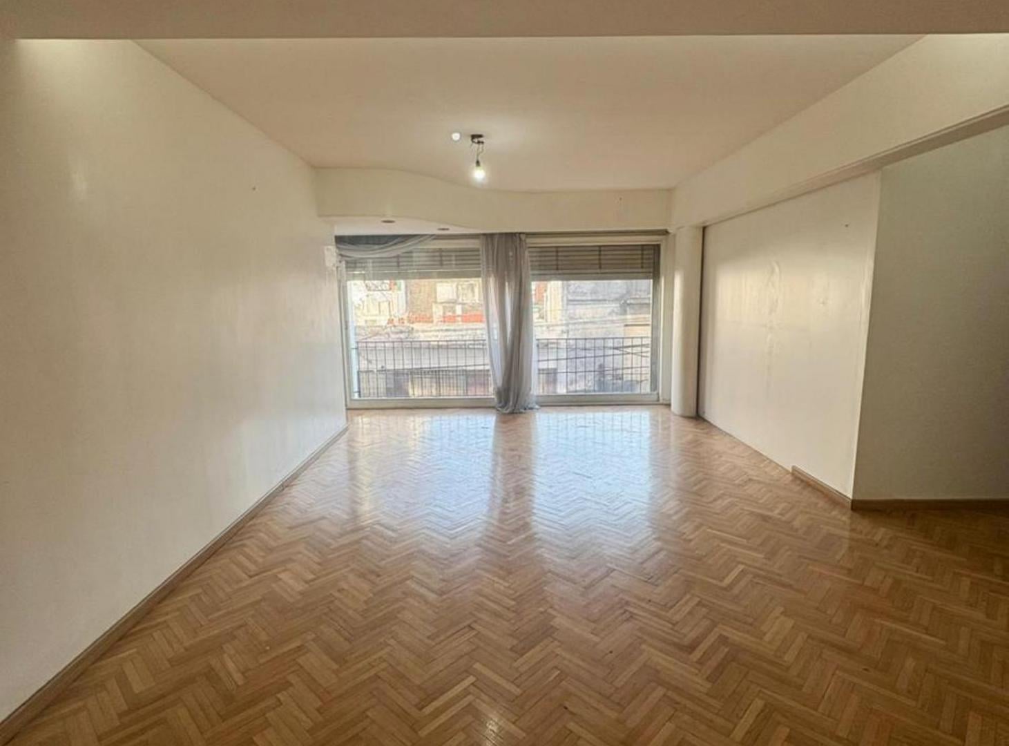 Venta depto. 4 ambientes +dependencia Almagro.