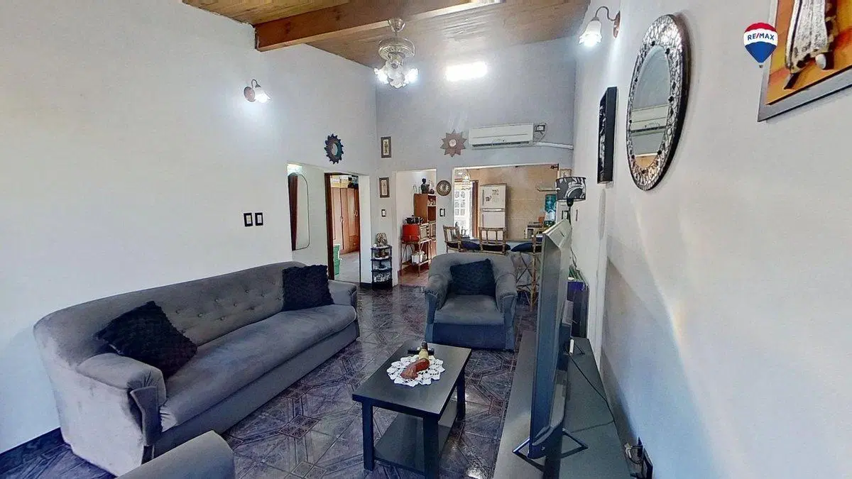 VENTA CASA GONZALEZ CATAN 4 AMB  ESQUINA  PERMUTA 5