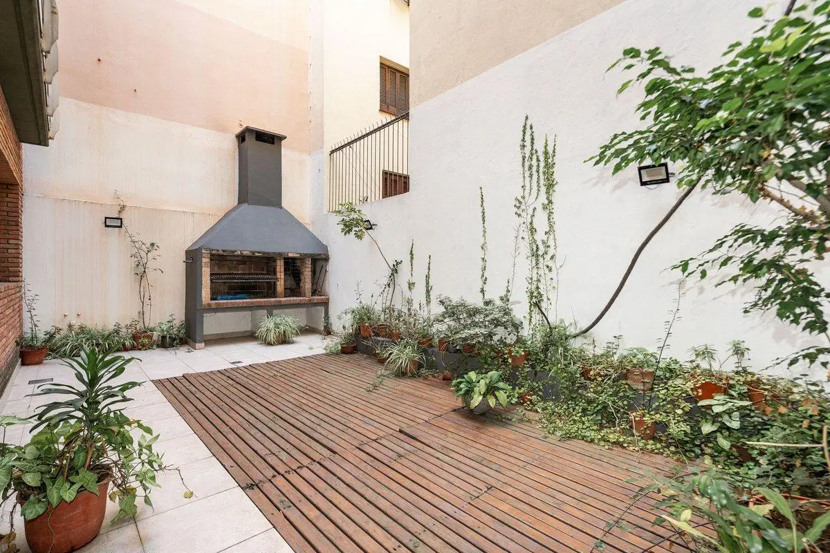 CASA EN VENTA 6 AMBIENTES BARRACAS PATIO Y PARRILA 2
