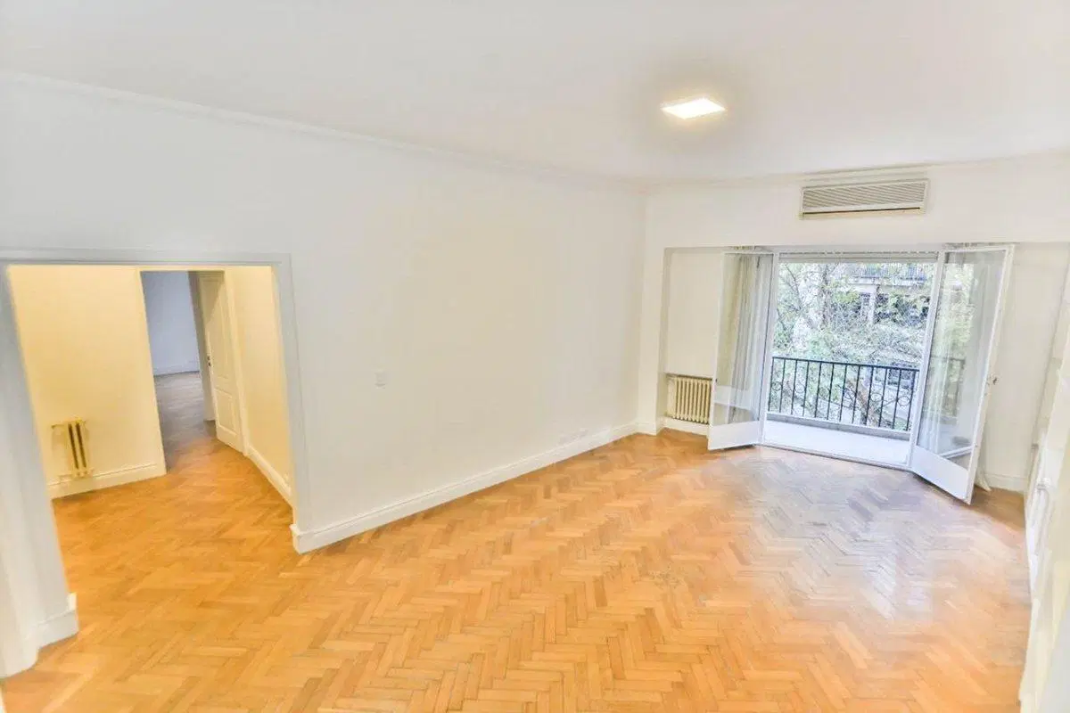 Dpto 3 amb en venta en Recoleta c/balcón y depend. 4