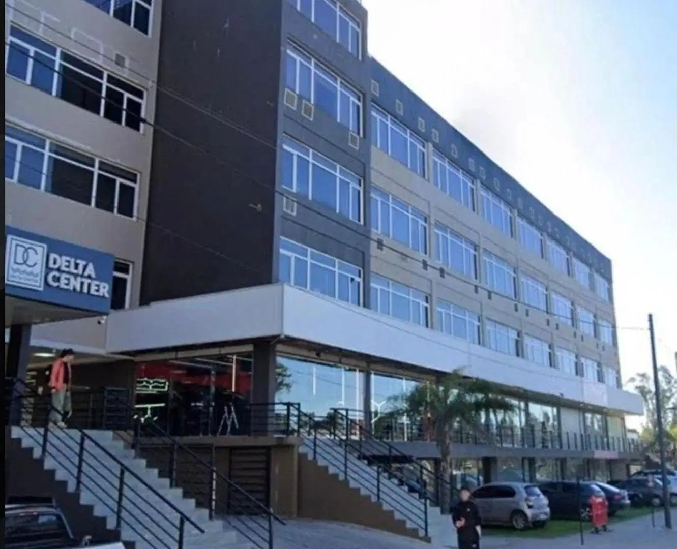 Alquiler monoambiente con cochera en Delta Center 3