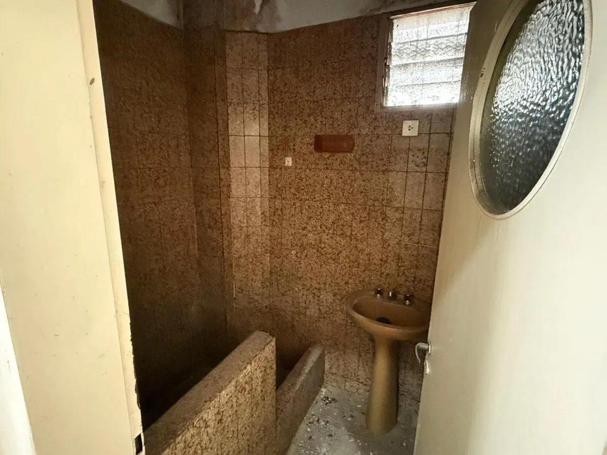 Casa 6 ambientes a reciclar, Villa Luro 3