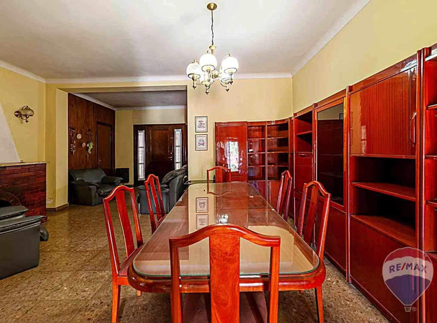 CASA 5 AMBIENTES EN VENTA CASTELAR JARDIN COCHERA 8