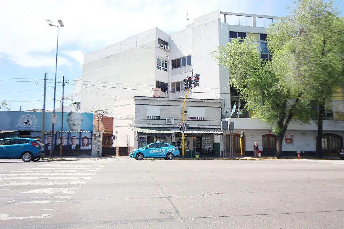 VENTA LOTE SOBRE AV. HIPÓLITO YRIGOYEN LANÚS OESTE 2