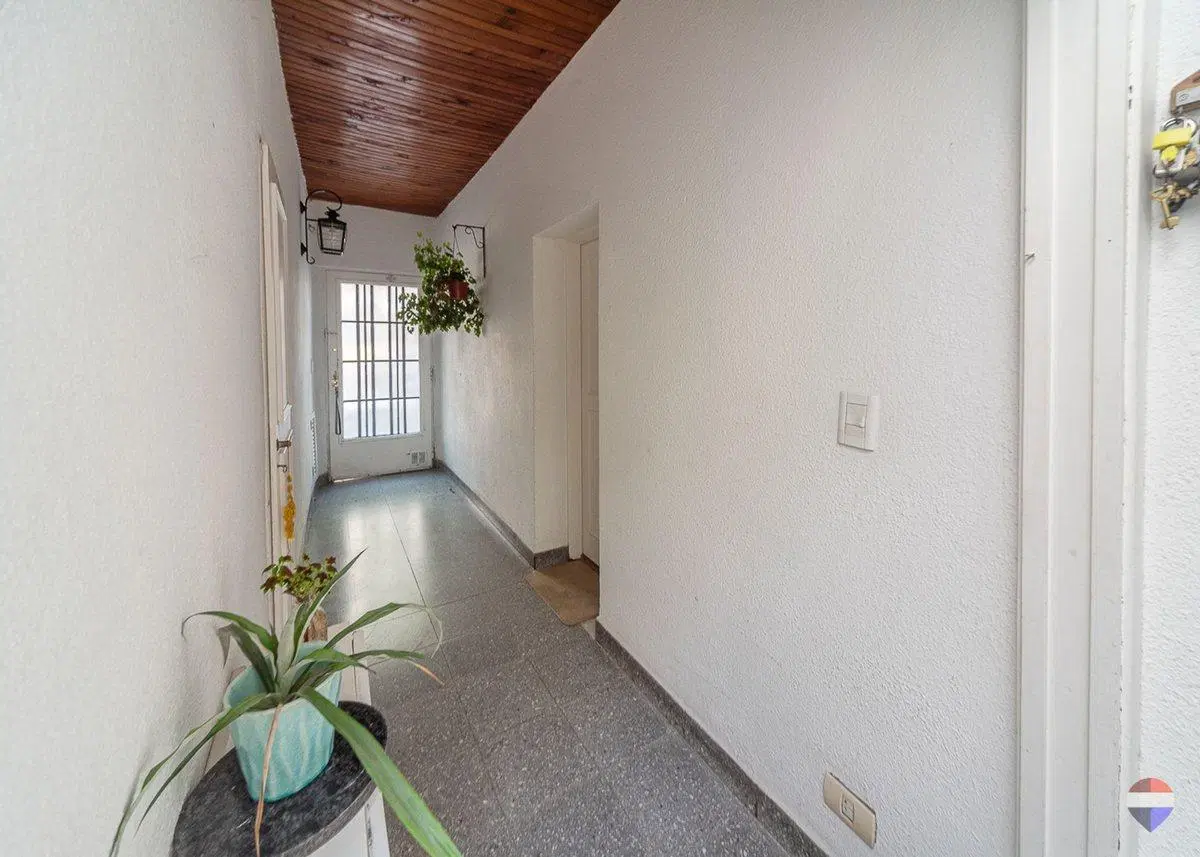 VENTA CASA 6 AMBIENTES COCHERA PATIO COLEGIALES 4
