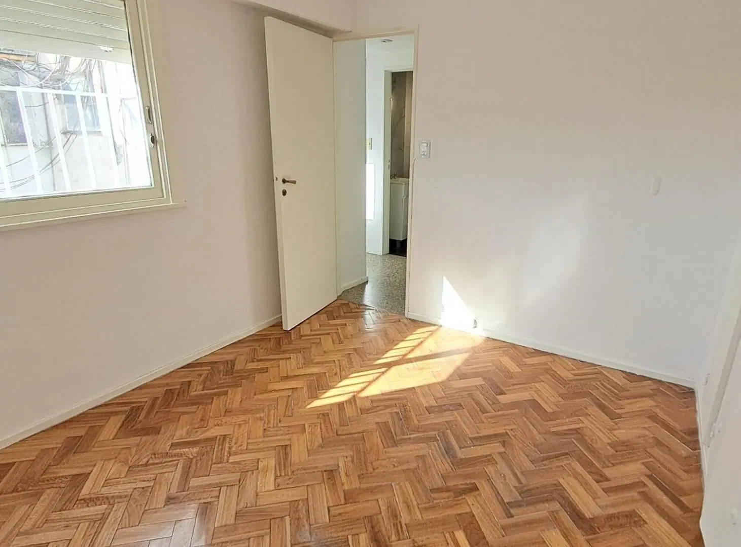 DEPARTAMENTO 2 AMB  9º LAT EN VENTA FLORES MUY LUM 4
