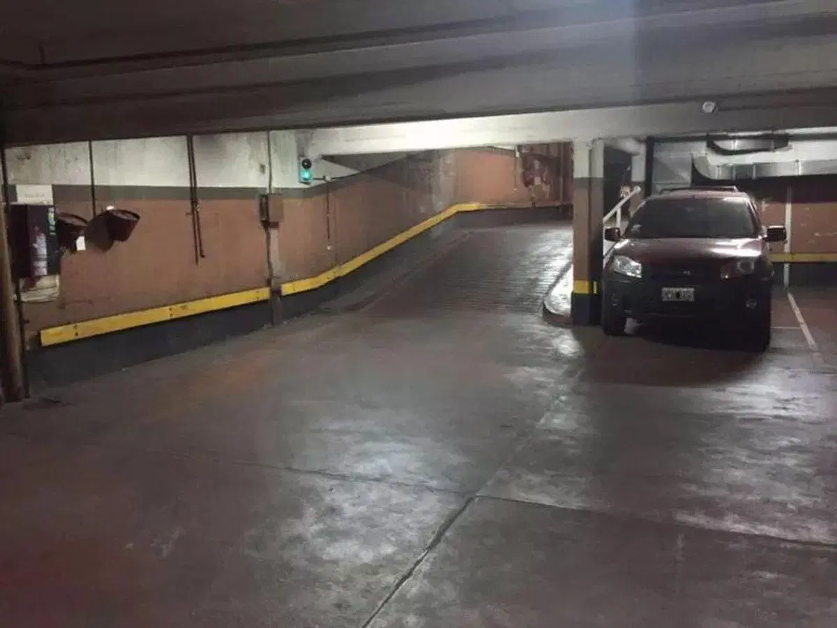 VENTA COCHERA CUBIERTA  AV. CORRIENTES 802 2