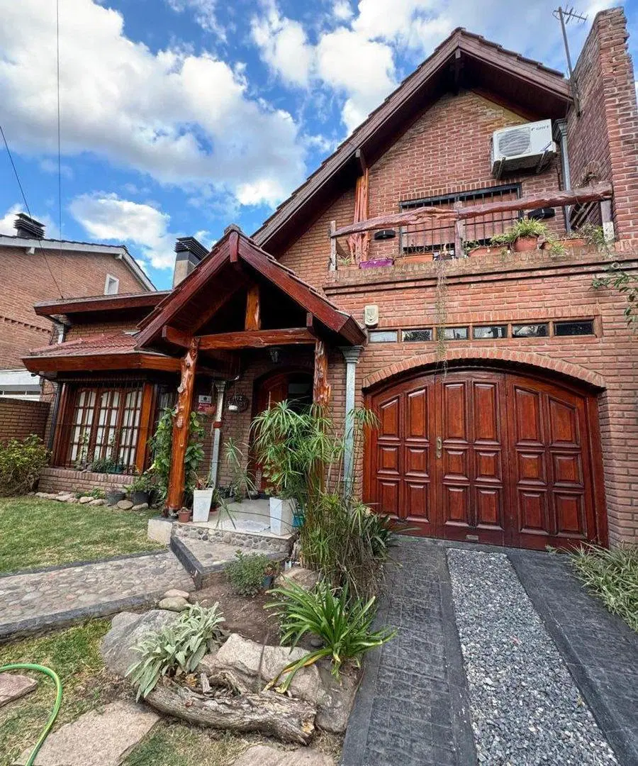 Casa 4 amb en Venta en V, Tesei quincho Parrilla. 4