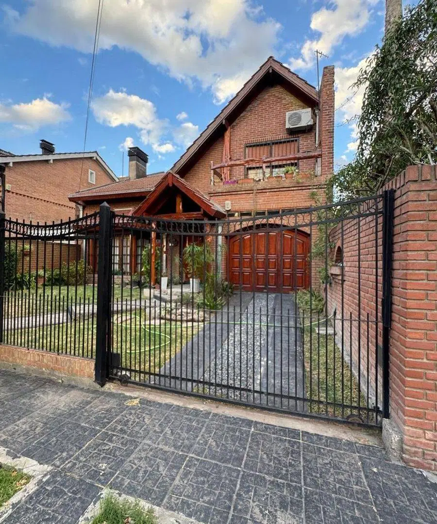 Casa 4 amb en Venta en V, Tesei quincho Parrilla. 3