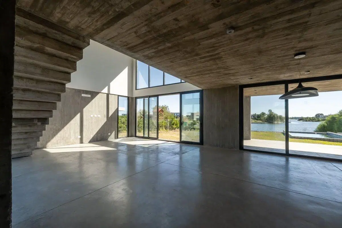 Venta Casa Pileta a la LAGUNA NUEVA San Sebastian 5