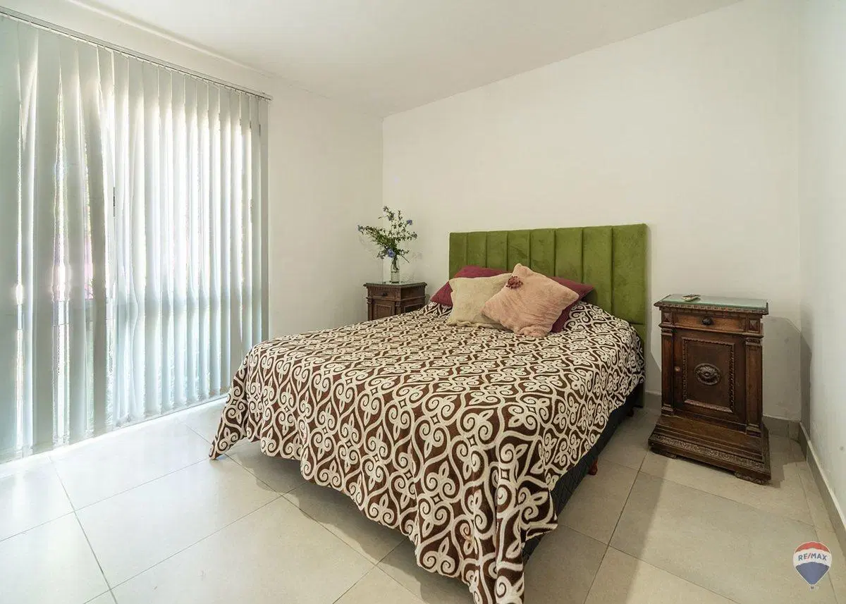 VENTA CASA 4 AMB PARQUE PILETA BARRIO SAN EDUARDO 4