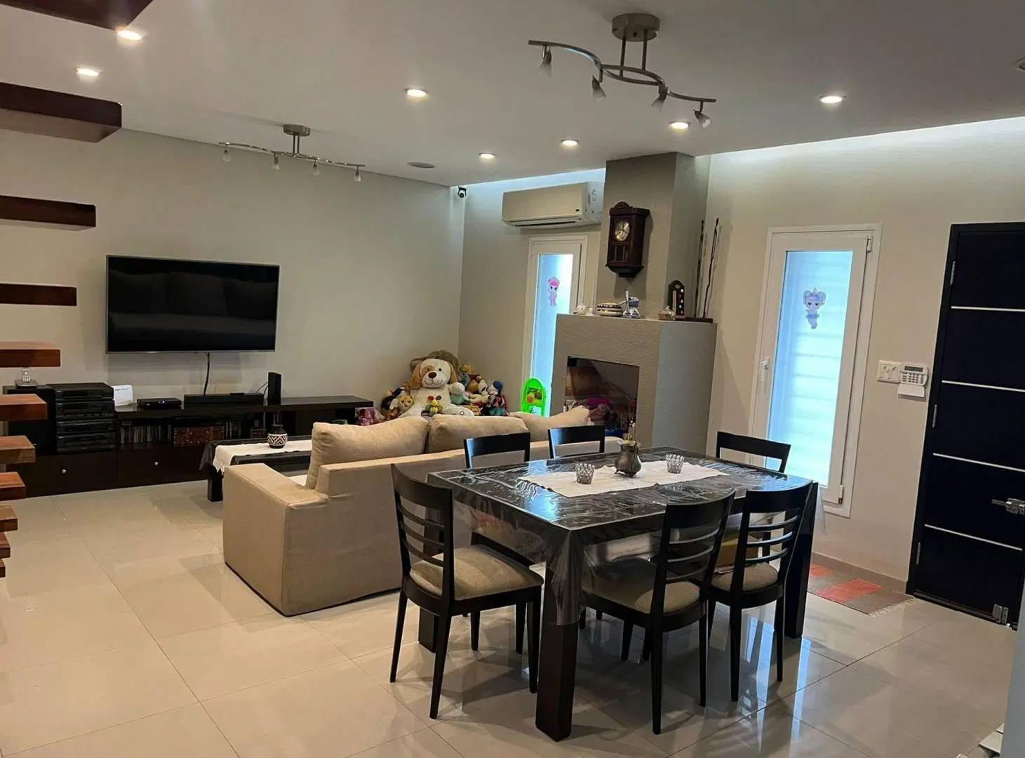 VENTA PH 5AMB EXELENTE COCHERA PATIO CASTELAR NTE 4