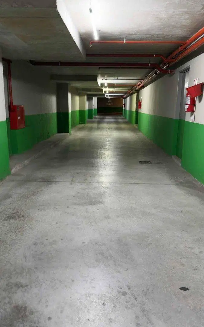 VENTA COCHERA CON BAULERA  EN PUERTO DE OLIVOS. 4